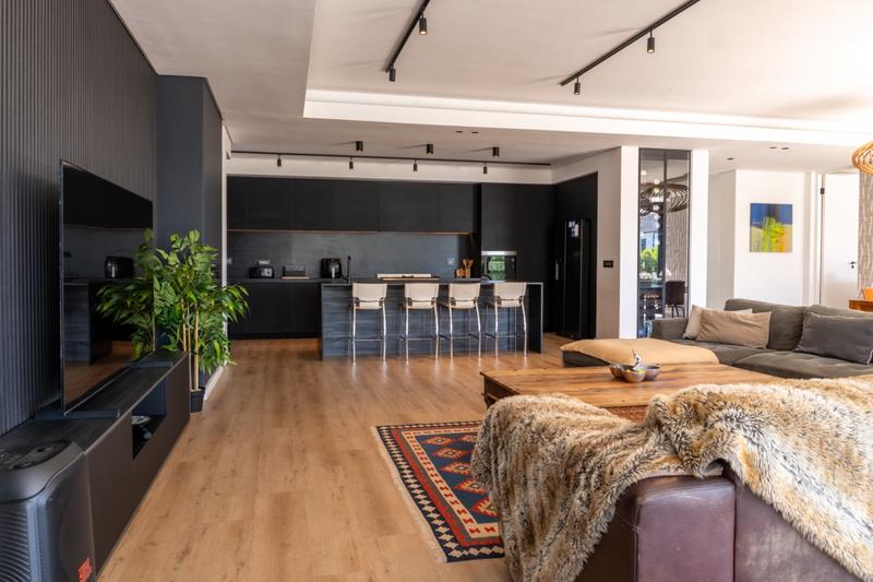 5 Bedroom Property for Sale in Val De Vie Estate Western Cape